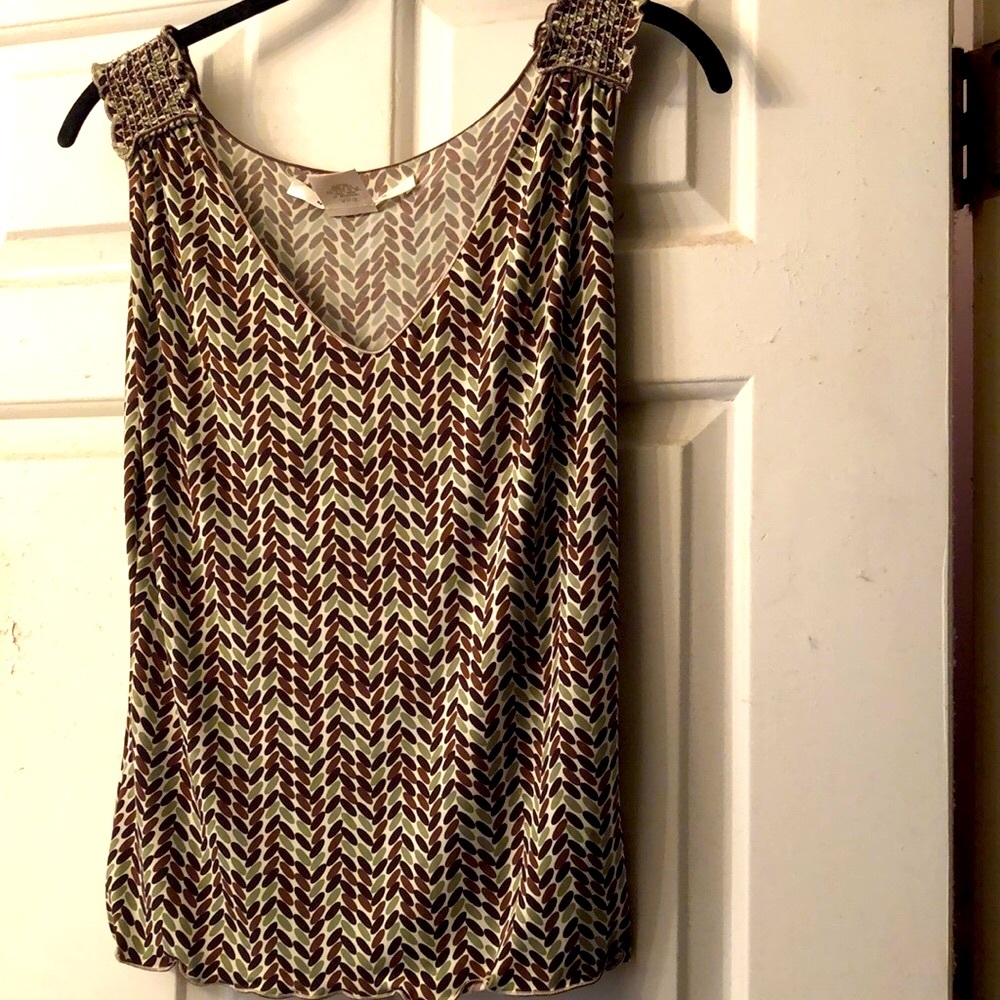 MAX STUDIO SLEEVELESS POLYESTER “V-NECK”SHIRT.🌼